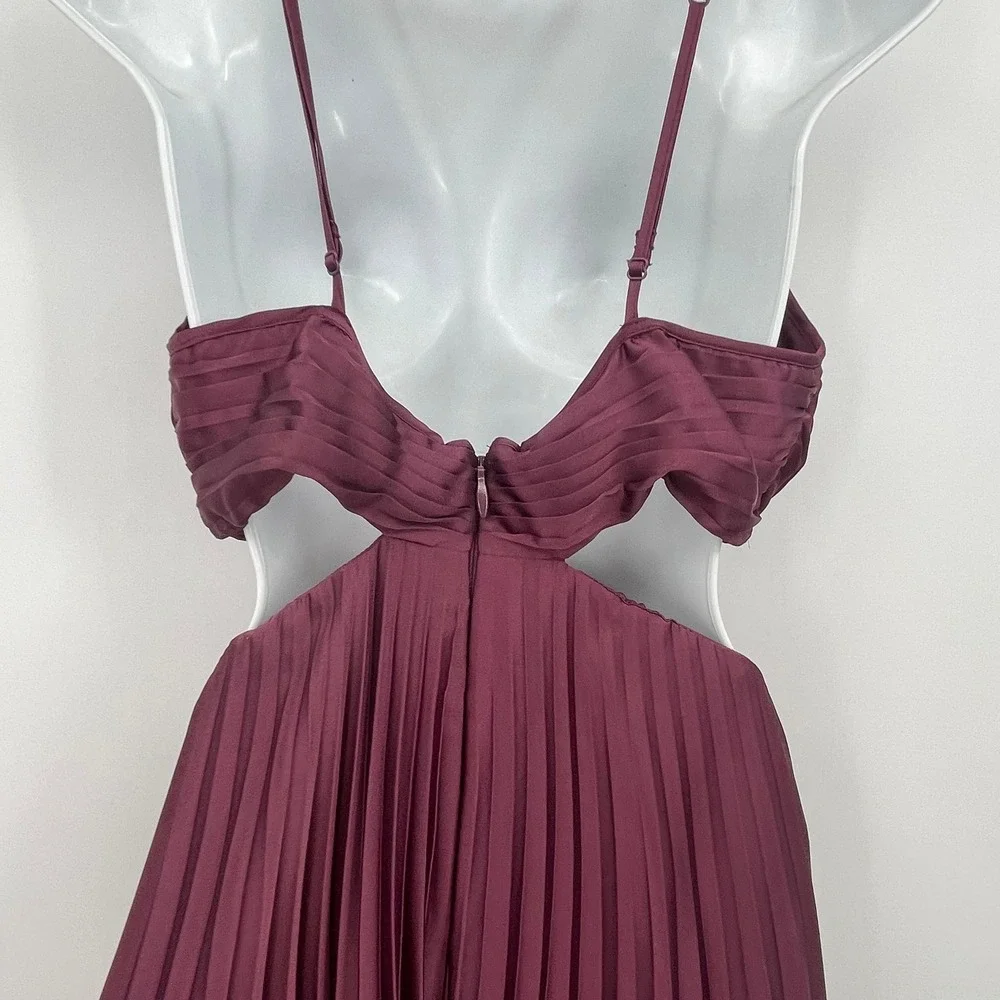 Abercrombie & Fitch Dress Burgundy Pleated Cutout Maxi V-Neck Maroon‎ Medium